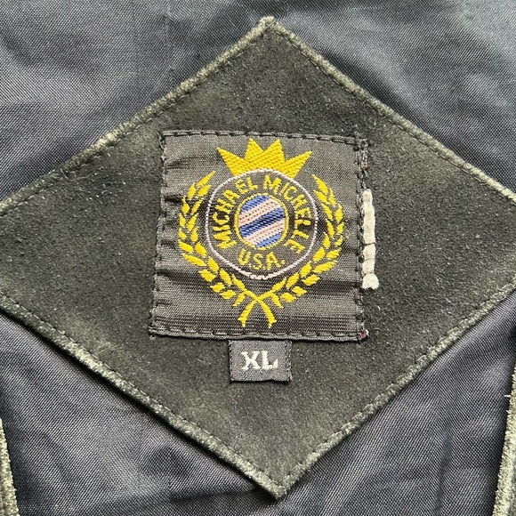 Vintage men’s suede vest, biker style with heavy snap buttons up front opening - Picture 2 of 7